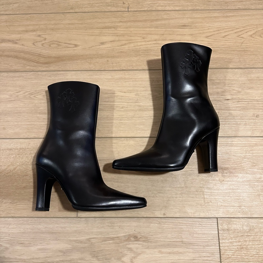 Elegant Black High Heel Boots - Picture 6 of 6